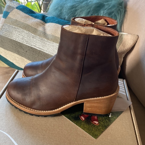 Patina brown leather ankle boots. Size 9 - Picture 3 of 8